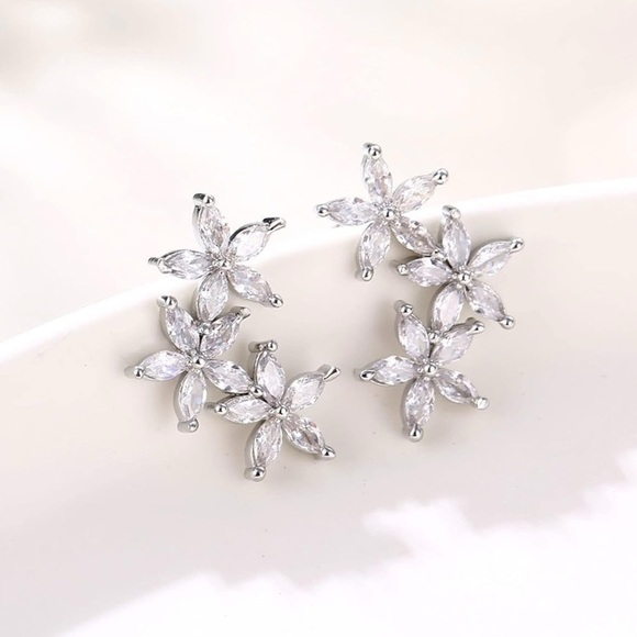 ⚜️ S925 Elegant Floral Earrings With Zirconia - Picture 1 of 5